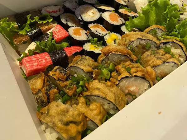  2 Barcas (44 unidades) + 1 Temaki philadélphia + Coca-cola 2l